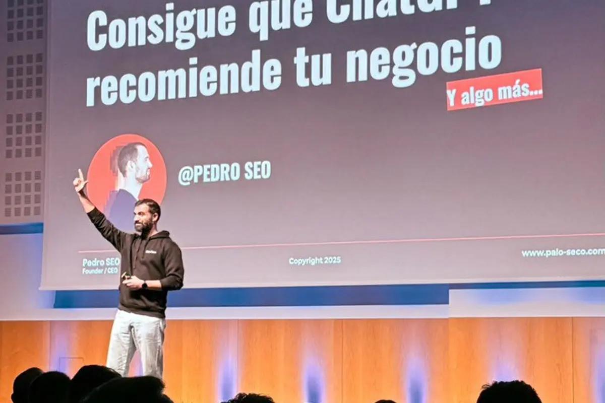 Pedro SEO dando una conferencia (foto 1)